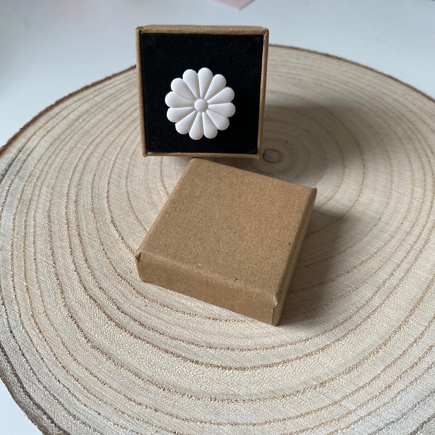 Retro daisy flower ring handmade in UK ~ adjustable ring