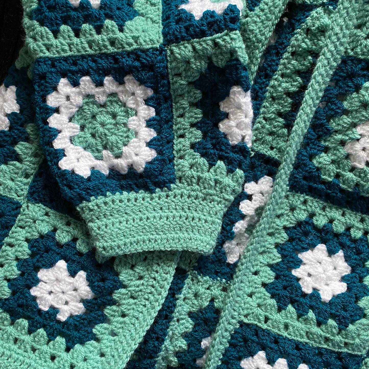 The FARRAH ~ S/M retro 60s 70s handmade crochet granny square cardigan